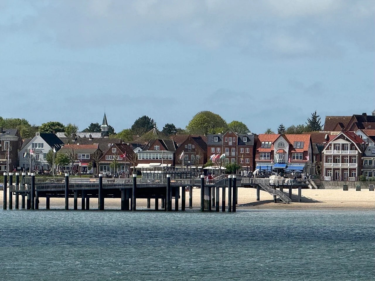 Mittelbrücke, Strand und Promenade von Wyk auf Föhr